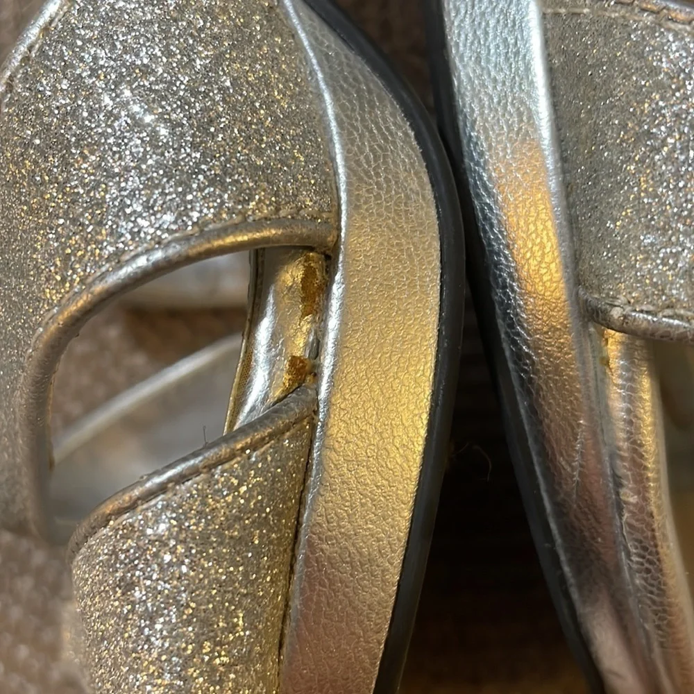 Apt. 9 Silver Heels‎